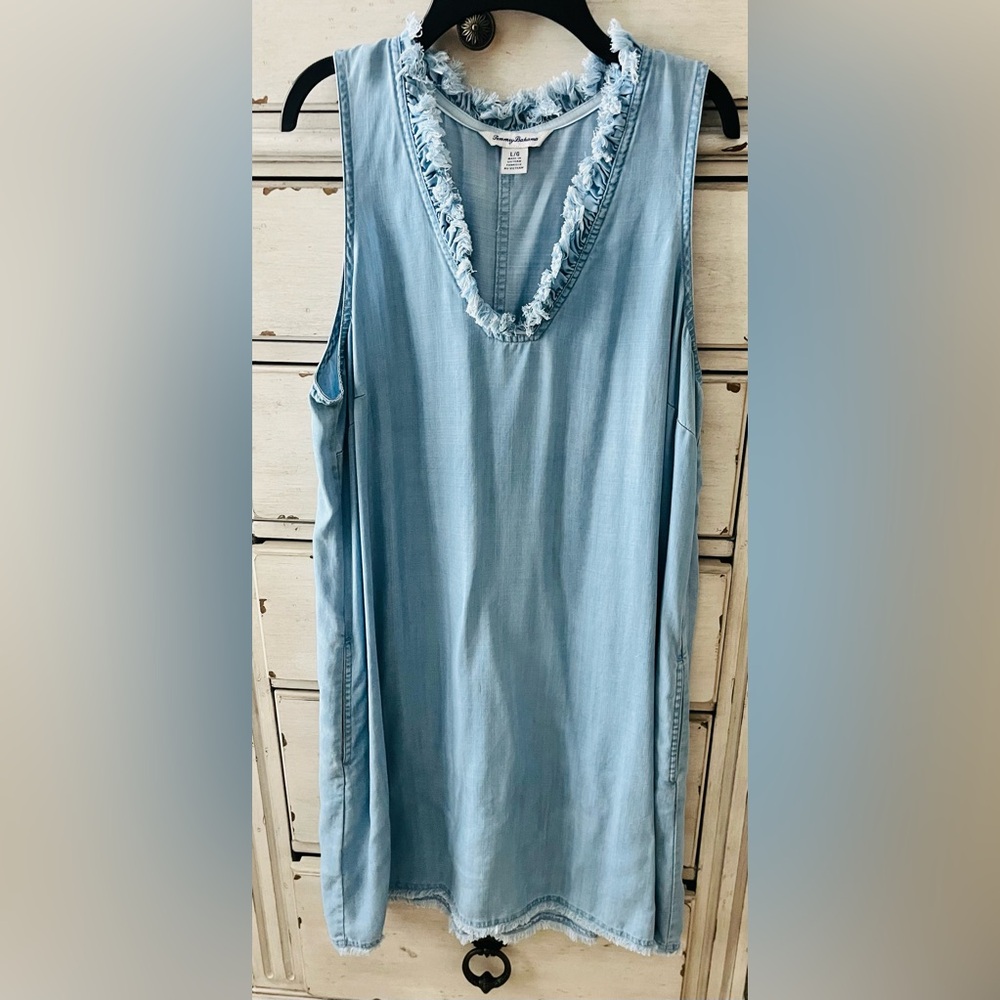 Tommy Bahama dress with pockets. Gently worn, in great condition.